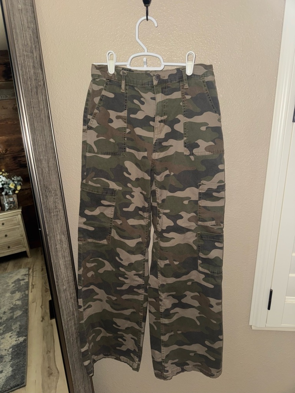 No Boundaries Women's Camo Cargo Pants - Green & Brown